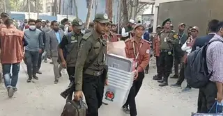 শেরপুরে নির্বাচনকেন্দ্রে পৌঁছালো ভোটের সরঞ্জাম